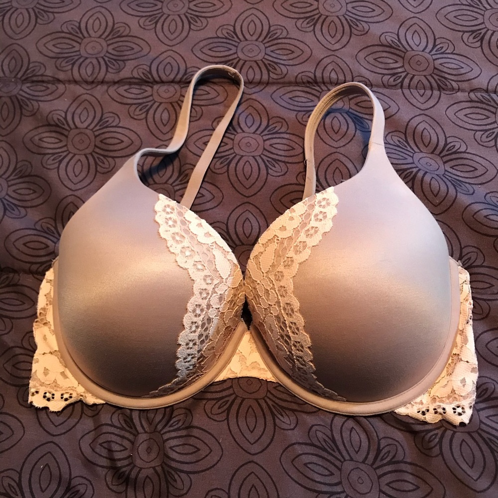 Victoria secret Bra. Size 35 DDD